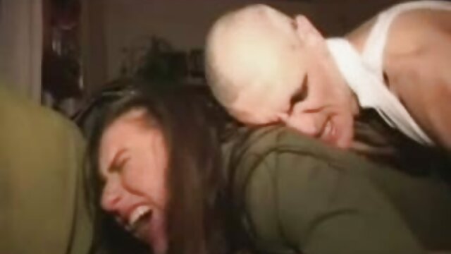Lesbea jeune garcon porn Brunettes lécher la chatte Lady Dee et Nelly Kent