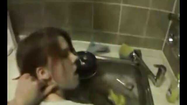 Belle-mère blonde suce et film porno de garçon monte