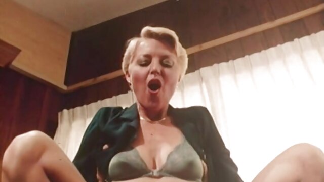 Daisy Layne et Elexis Monroe lesbiennes milf sexe sex jeune garcon