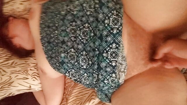 Horny MILF obtient porno femme garçon tous les trous détruits par deux bites