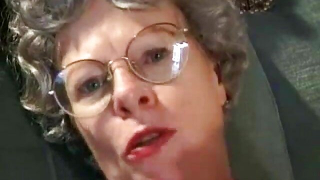 Une ado salope baise et suce toute une pièce jeune garcon sex de mecs