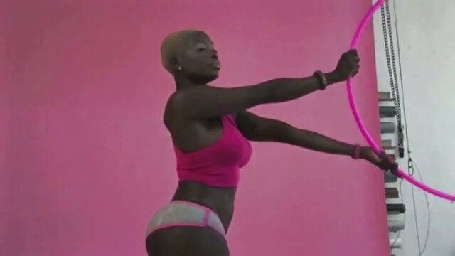 Gros seins ringard poussin se joue sauvagement elle-même porno fille et garçon
