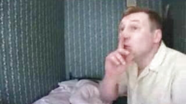 Trois hommes matures garçon porno baisent intensément une belle blonde