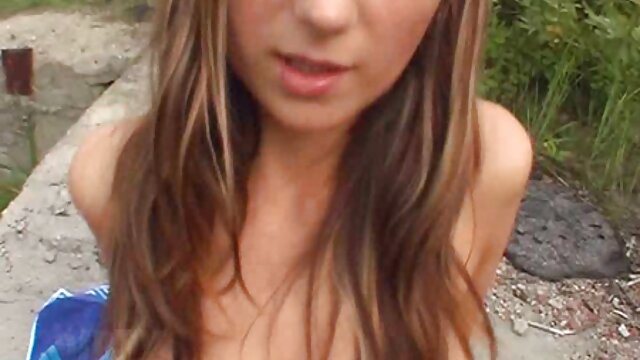 Étirer porno garçon garçon cette petite chatte serrée au maximum