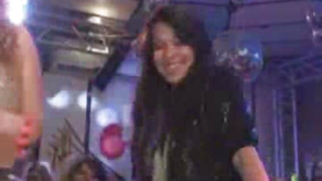 Sangle lesbienne sur porno garçon et garçon le film à la maison