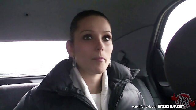 La salope de bureau Kimber Lee porno garçon garçon Face baise son patron pour une augmentation!