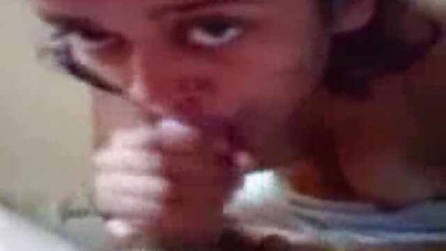 Jeune fille se couche et joue avec sa chatte et video jeune garcon gay ses seins
